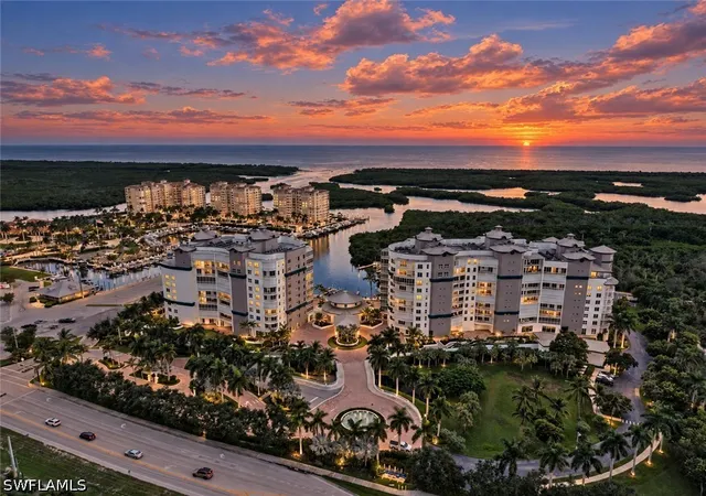 Listing Photo 2 - Condo for sale in building located at 13665 Vanderbilt Dr, Naples, FL 34110 - Unit #301