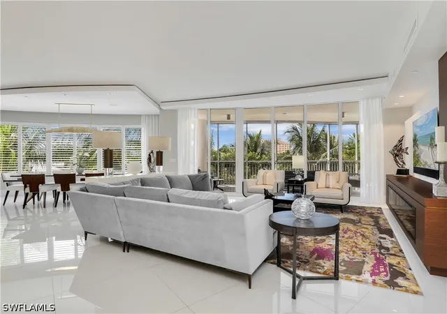 Listing Photo 4 - Condo for sale in building located at 13665 Vanderbilt Dr, Naples, FL 34110 - Unit #301
