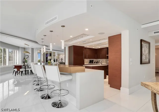 Listing Photo 5 - Condo for sale in building located at 13665 Vanderbilt Dr, Naples, FL 34110 - Unit #301