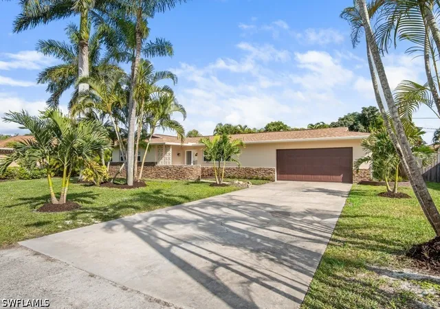 Single family home for sale at 152 Coral Vine Dr, Naples, FL 34110 | MLS# 226033419