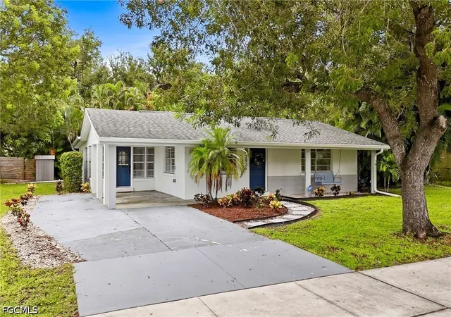 Photo 1 of Sale Pending at 2926 Holly Rd, Fort Myers, FL 33901 | MLS# 2026039177 | Listing updated on 2026-10-30