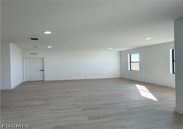 Photo 4 of Single family home for sale at 3048 Birwood Cir, Labelle, FL 33935 | MLS# 2026039229 | Listing updated on 2026-09-23
