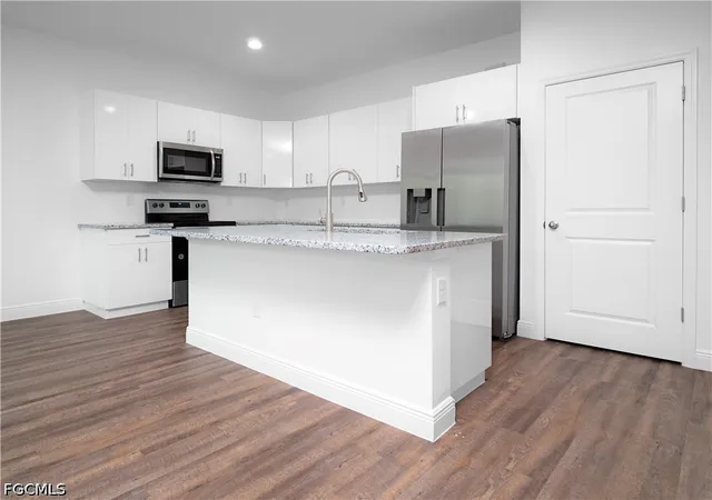 Photo 3 of Single family home for sale at 1083 N Hilton Cir, Labelle, FL 33935 | MLS# 2026039259 | Listing updated on 2026-09-23