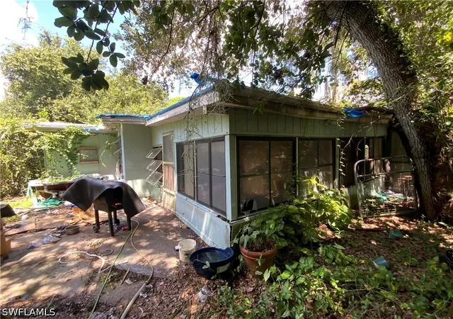 Photo 2 of Sale Pending at 545 Evergreen Rd, North Fort Myers, FL 33903 | MLS# 226033592 | Listing updated on 2026-10-05