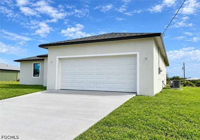 Photo 2 of Single family home for sale at 7006 Waldo Cir, Labelle, FL 33935 | MLS# 2026039309 | Listing updated on 2026-09-23
