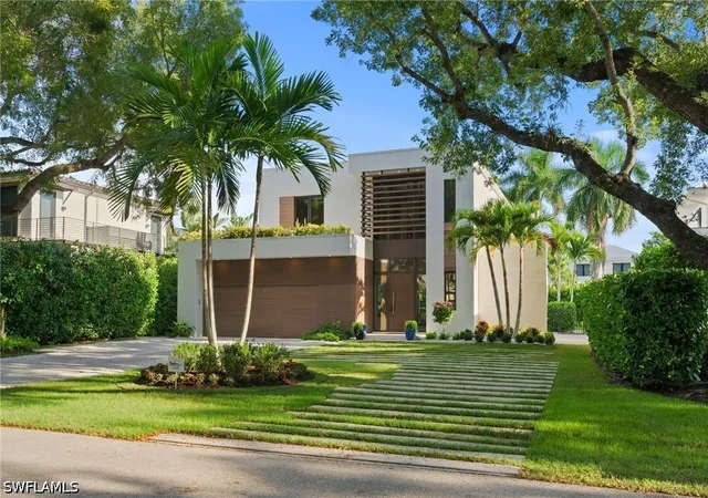Photo 1 of Single family home for sale at 376 1st Avenue N, Naples, FL 34102 | MLS# 226028668 | Listing updated on 2026-09-27