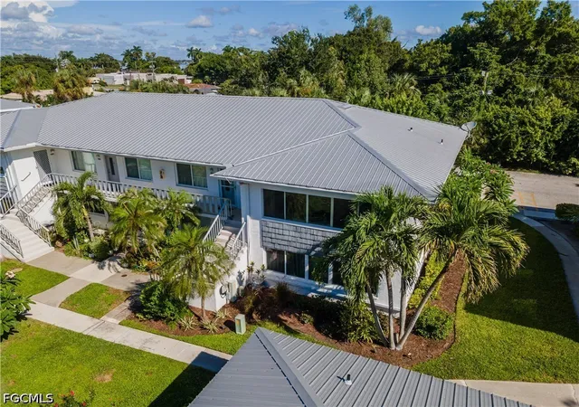 Listing Photo 2 - Condo for sale in building located at 431 Van Buren St, Fort Myers, FL 33916 - Unit #B8