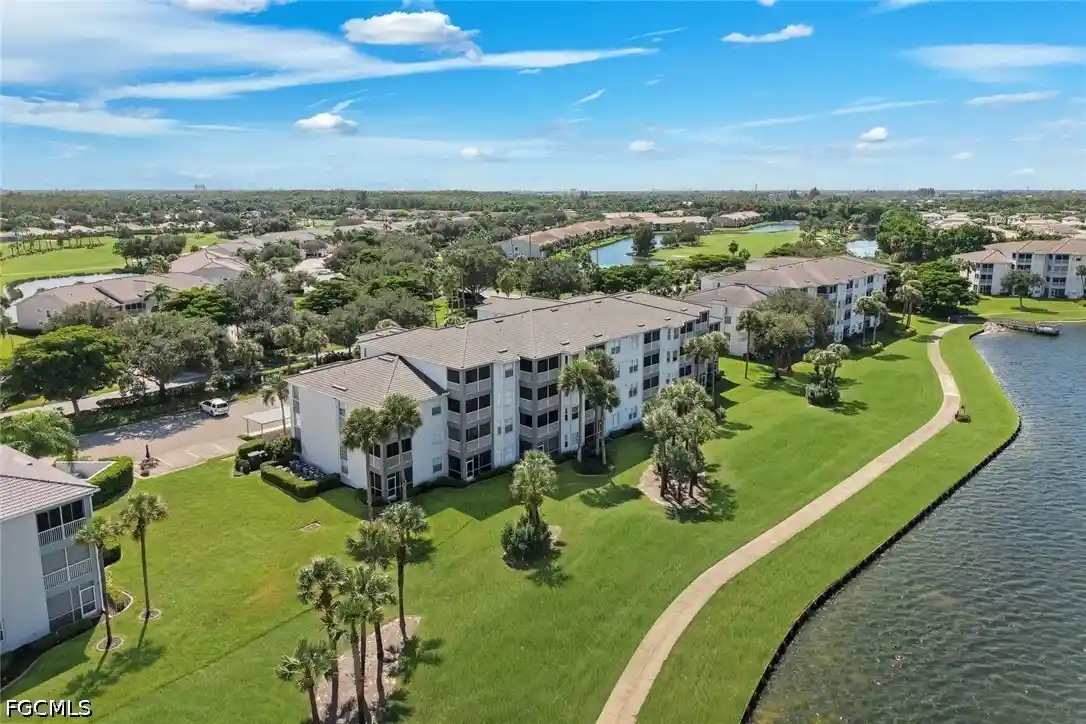 Listing Photo 2 - Condo for sale in 10470 Washingtonia Palm Wy located at 10470 Washingtonia Palm Wy, Fort Myers, FL 33966 - Unit #1212