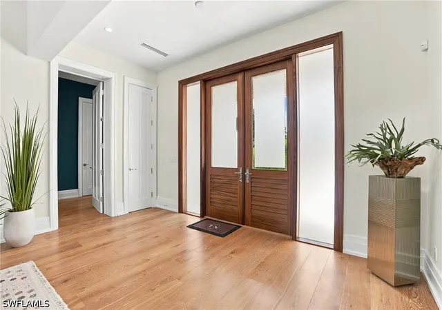 Photo 3 of Single family home for sale at 185 N Lake Dr, Naples, FL 34102 | MLS# 226033005 | Listing updated on 2026-10-07