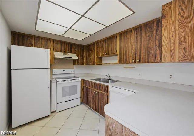 Photo 2 of Sale Pending at 12491 Mcgregor Blvd #16, Fort Myers, FL 33919 | MLS# 2026039645 | Listing updated on 2026-10-07