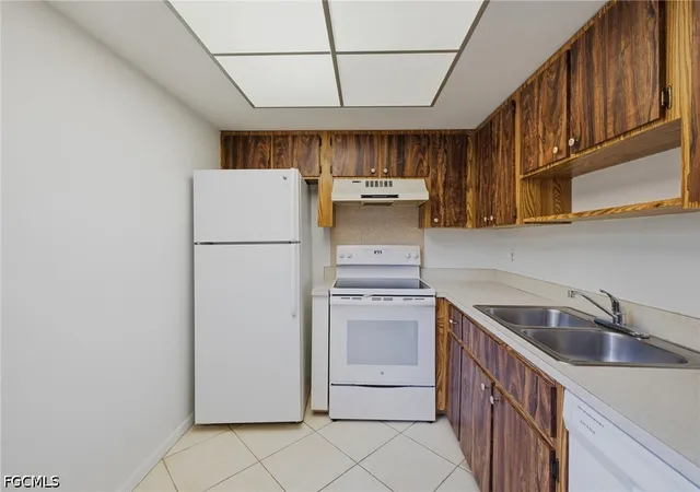 Photo 3 of Sale Pending at 12491 Mcgregor Blvd #16, Fort Myers, FL 33919 | MLS# 2026039645 | Listing updated on 2026-10-07