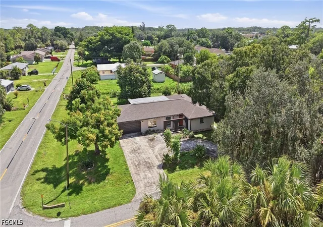 Photo 2 of Single family home for sale at 2502 Barcelona Ave, Fort Myers, FL 33905 | MLS# 2026039669 | Listing updated on 2026-10-06