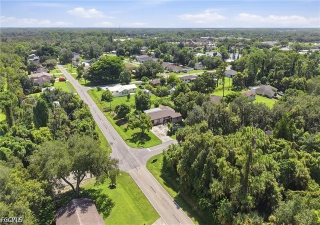 Photo 3 of Single family home for sale at 2502 Barcelona Ave, Fort Myers, FL 33905 | MLS# 2026039669 | Listing updated on 2026-10-06