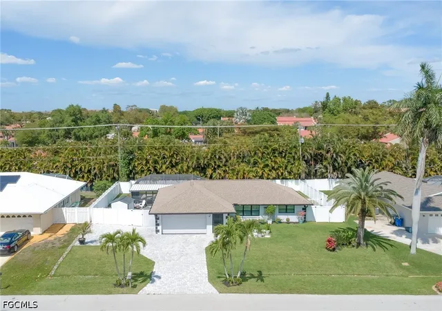Photo 1 of Single family home for sale at 1089 N Town And River Dr, Fort Myers, FL 33919 | MLS# 2026039679 | Listing updated on 2026-10-07