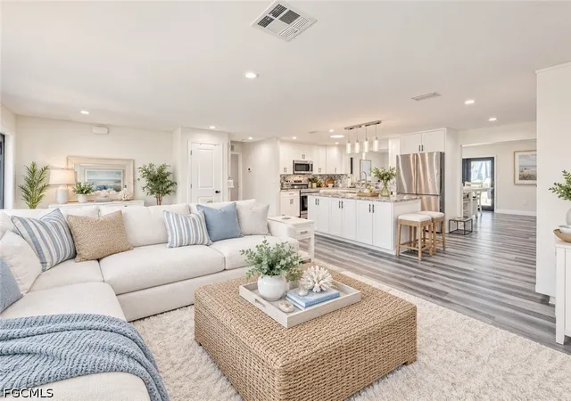 Photo 2 of Single family home for sale at 1089 N Town And River Dr, Fort Myers, FL 33919 | MLS# 2026039679 | Listing updated on 2026-10-07