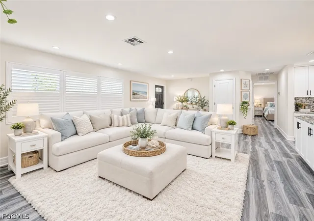Photo 4 of Single family home for sale at 1089 N Town And River Dr, Fort Myers, FL 33919 | MLS# 2026039679 | Listing updated on 2026-10-07