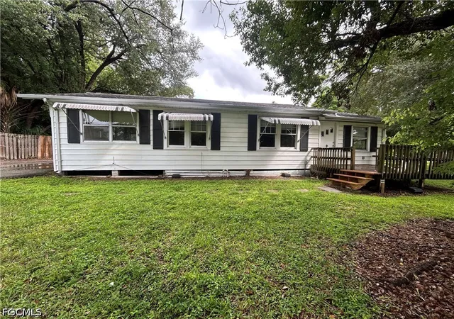 Photo 1 of Single family home for sale at 10461 Mcgregor Blvd, Fort Myers, FL 33919 | MLS# 2026039717 | Listing updated on 2026-09-23