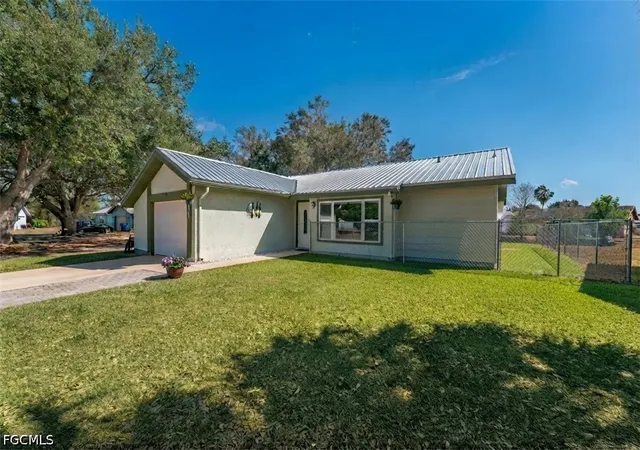 Photo 2 of Single family home for sale at 2015 Showboat Plz, Labelle, FL 33935 | MLS# 2026039730 | Listing updated on 2026-09-21