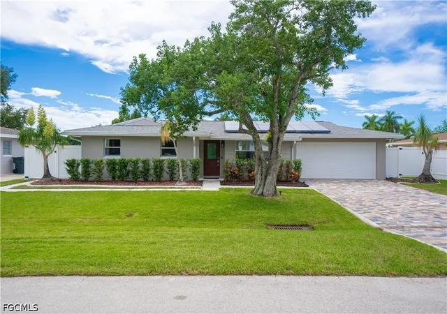 Photo 2 of Sale Pending at 1640 N Flossmoor Rd, Fort Myers, FL 33919 | MLS# 2026039745 | Listing updated on 2026-09-30
