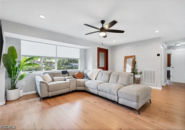 Photo 3 of Sale Pending at 1640 N Flossmoor Rd, Fort Myers, FL 33919 | MLS# 2026039745 | Listing updated on 2026-09-30