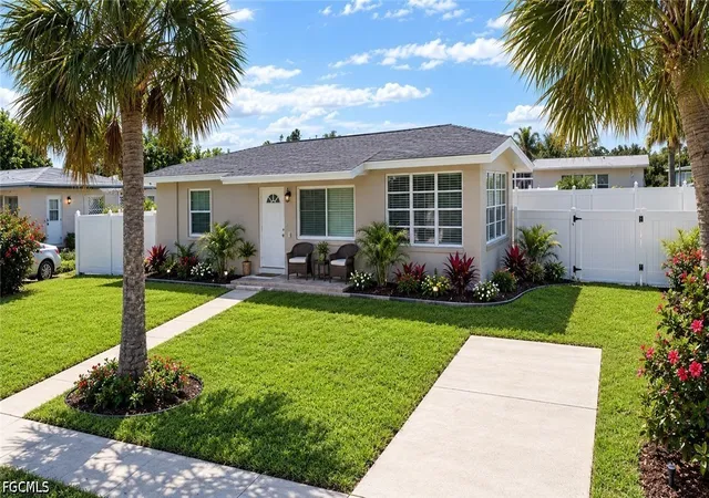 Photo 1 of Single family home for sale at 21067 Gladis Ave, Port Charlotte, FL 33952 | MLS# 2026039863 | Listing updated on 2026-10-17