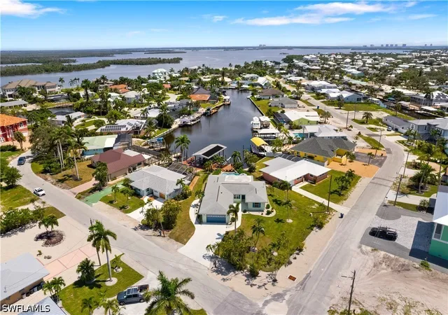 Photo 4 of Single family home for sale at 5161 Williams Dr, Fort Myers Beach, FL 33931 | MLS# 226033728 | Listing updated on 2026-09-22