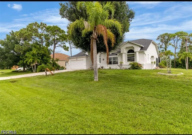 Photo 1 of Single family home for sale at 1040 Bay Harbor Dr, Englewood, FL 34224 | MLS# 2026039972 | Listing updated on 2026-10-02