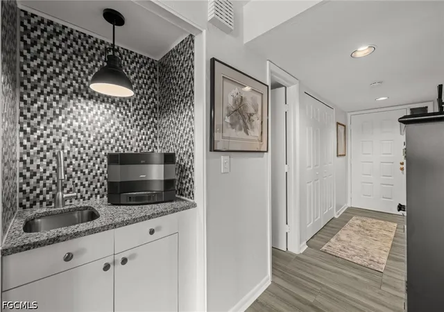 Listing Photo 4 - Condo for sale in building located at 2069 W Lakeview Blvd, North Fort Myers, FL 33903 - Unit #5