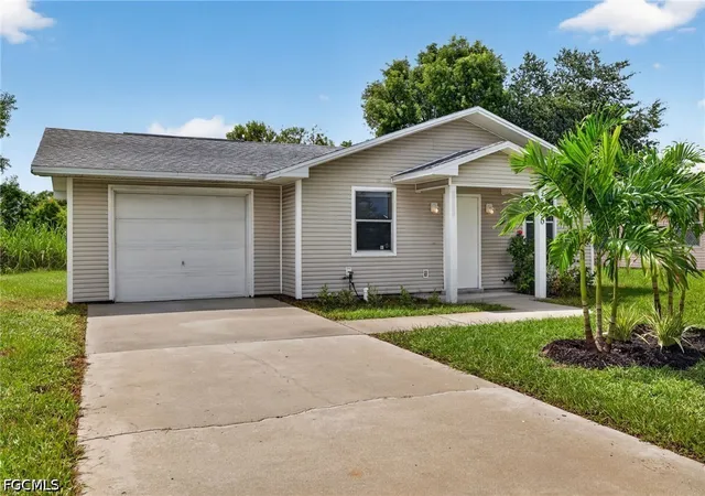 Photo 1 of Sale Pending at 3656 Suntrust Dr, Fort Myers, FL 33916 | MLS# 2026040577 | Listing updated on 2026-10-11