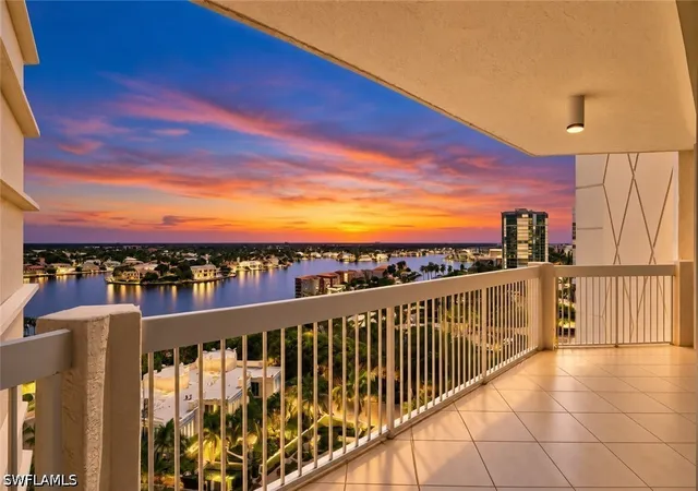Listing Photo 5 - Condo for sale in building located at 4021 Gulf Shore Blvd N, Naples, FL 34103 - Unit #1204