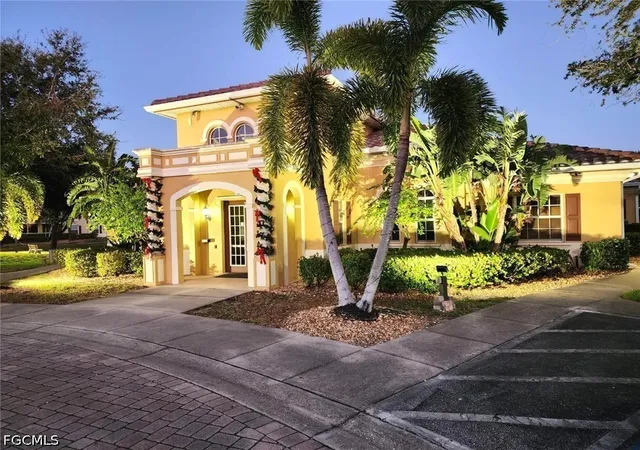 Photo 1 of Condo for sale at 4127 Residence Dr #424, Fort Myers, FL 33901 | MLS# 2026041129 | Listing updated on 2026-10-21