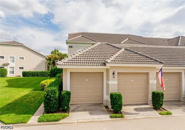 Listing Photo 4 - Condo for sale in building located at 10381 Mcarthur Palm Ln, Fort Myers, FL 33966 - Unit #2711