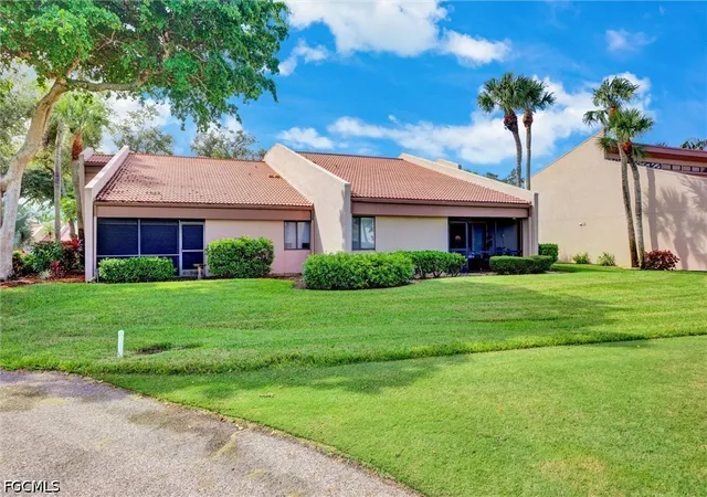 Photo 3 of Townhouse for sale at 4561 S Landings Dr, Fort Myers, FL 33919 | MLS# 2026041223 | Listing updated on 2026-10-20