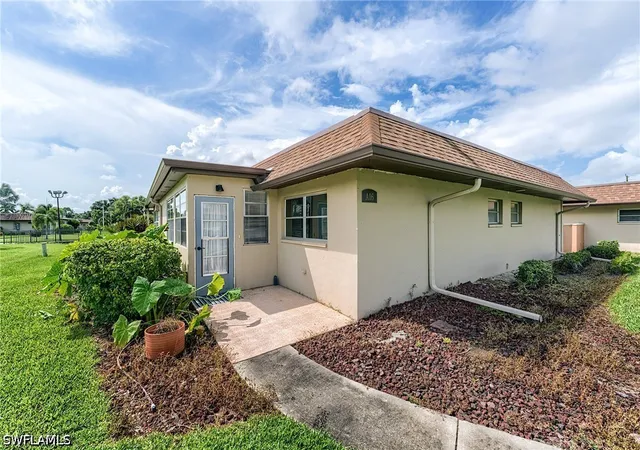 Listing Photo 1 - Condo for sale in building located at 1500 Popham Dr, Fort Myers, FL 33919 - Unit #A16