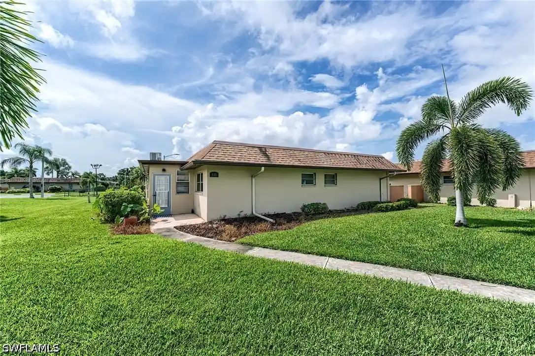 Listing Photo 2 - Condo for sale in 1500 Popham Dr located at 1500 Popham Dr, Fort Myers, FL 33919 - Unit #A16