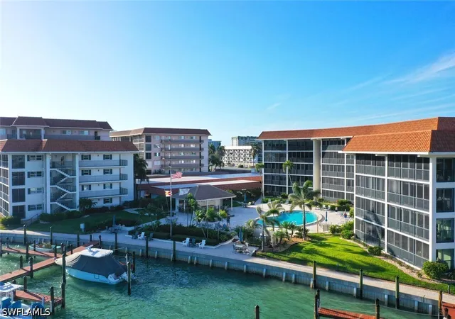 Listing Photo 5 - Condo for sale in building located at 222 Harbour Dr, Naples, FL 34103 - Unit #114