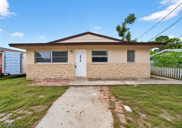 Photo 1 of Multi family home for sale at 1512/1514 Oak Dr, Fort Myers, FL 33907 | MLS# 2026041590 | Listing updated on 2026-10-15