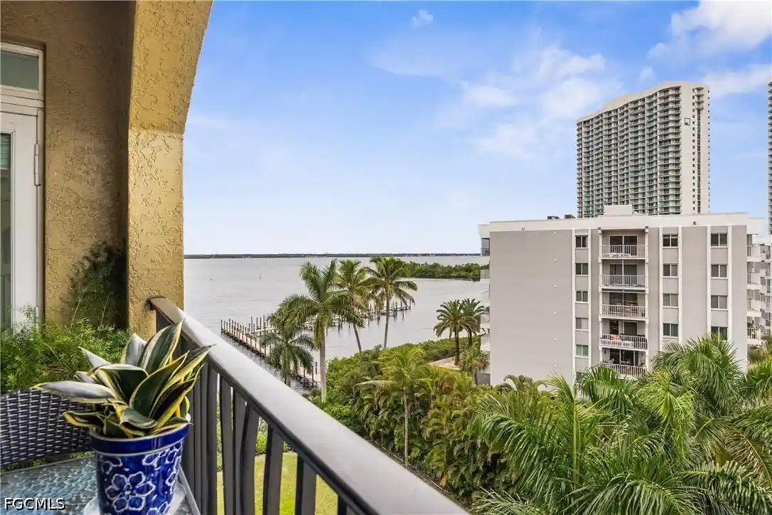 Listing Photo 2 - Condo for sale in 2825 Palm Bch Blvd located at 2825 Palm Bch Blvd, Fort Myers, FL 33916 - Unit #616