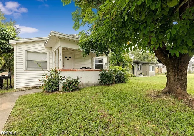 Single family home for sale at 1718 Sunset Pl, Fort Myers, FL 33901 | MLS# 2026041621