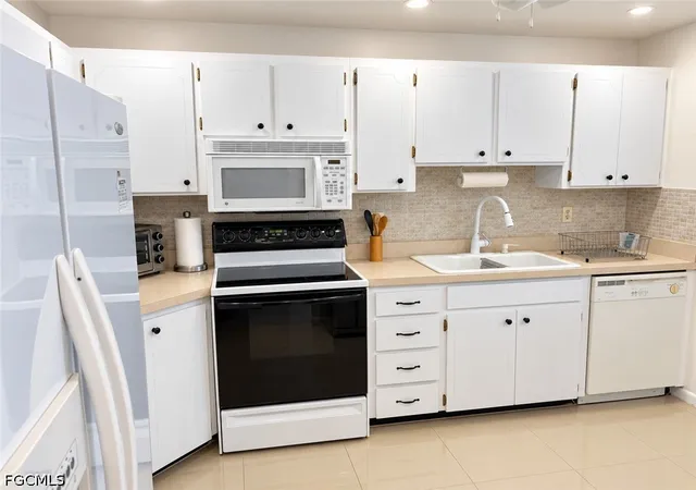 Listing Photo 1 - Condo for sale in building located at 8730 Rose Ct, Fort Myers, FL 33919 - Unit #2