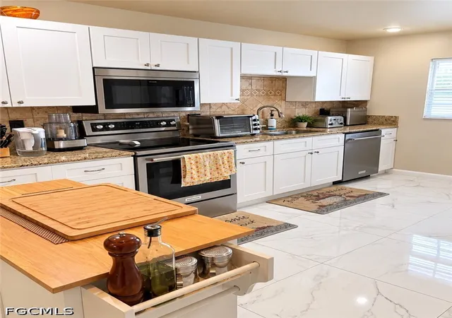 Photo 2 of Townhouse for sale at 6952 Winkler Rd, Fort Myers, FL 33919 | MLS# 2026041823 | Listing updated on 2026-10-19
