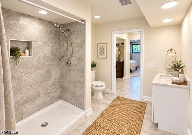 Photo 4 of Townhouse for sale at 6952 Winkler Rd, Fort Myers, FL 33919 | MLS# 2026041823 | Listing updated on 2026-10-19