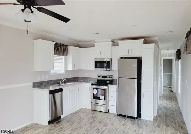 Photo 3 of Manufactured home for sale at 8 Shoreland Dr, Fort Myers, FL 33905 | MLS# 2026041919 | Listing updated on 2026-10-12