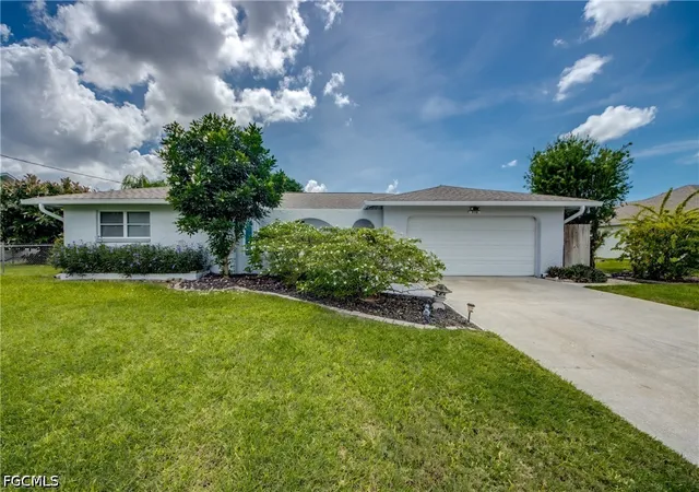 Photo 1 of Single family home for sale at 930 E Archer Pkwy, Cape Coral, FL 33904 | MLS# 2026042446 | Listing updated on 2026-10-17