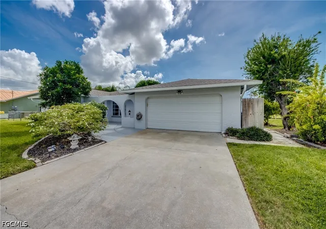 Photo 2 of Single family home for sale at 930 E Archer Pkwy, Cape Coral, FL 33904 | MLS# 2026042446 | Listing updated on 2026-10-17