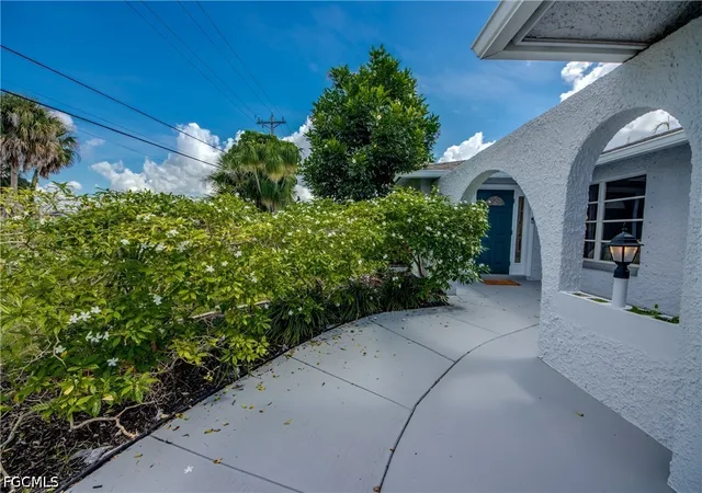 Photo 3 of Single family home for sale at 930 E Archer Pkwy, Cape Coral, FL 33904 | MLS# 2026042446 | Listing updated on 2026-10-17