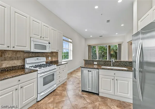 Listing Photo 3 - Condo for sale in building located at 3142 Aviamar Cir, Naples, FL 34114 - Unit #201
