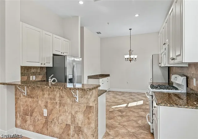 Listing Photo 4 - Condo for sale in building located at 3142 Aviamar Cir, Naples, FL 34114 - Unit #201