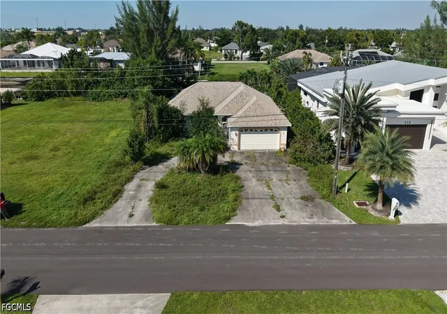 Photo 2 of Single family home for sale at 209 Se 28th Terrace, Cape Coral, FL 33904 | MLS# 2026042544 | Listing updated on 2026-10-13