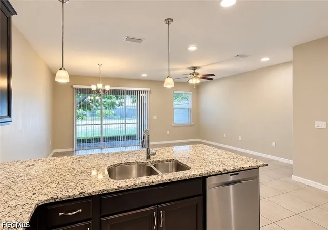 Photo 4 of Townhouse for sale at 4090 Wilmont Pl, Fort Myers, FL 33916 | MLS# 2026042626 | Listing updated on 2026-10-09